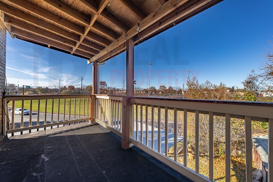 Building Photo - 4242 Mapledale Ave