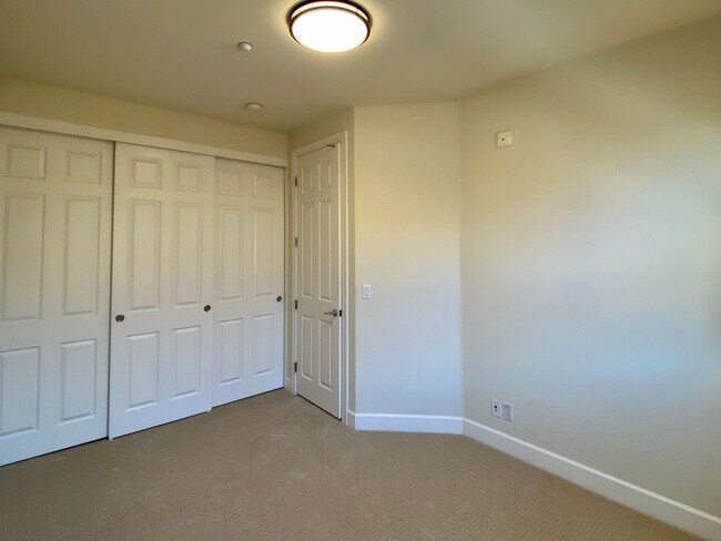Building Photo - Beautiful 3 Bedroom 2.5 Bath Sunnyvale Vil...