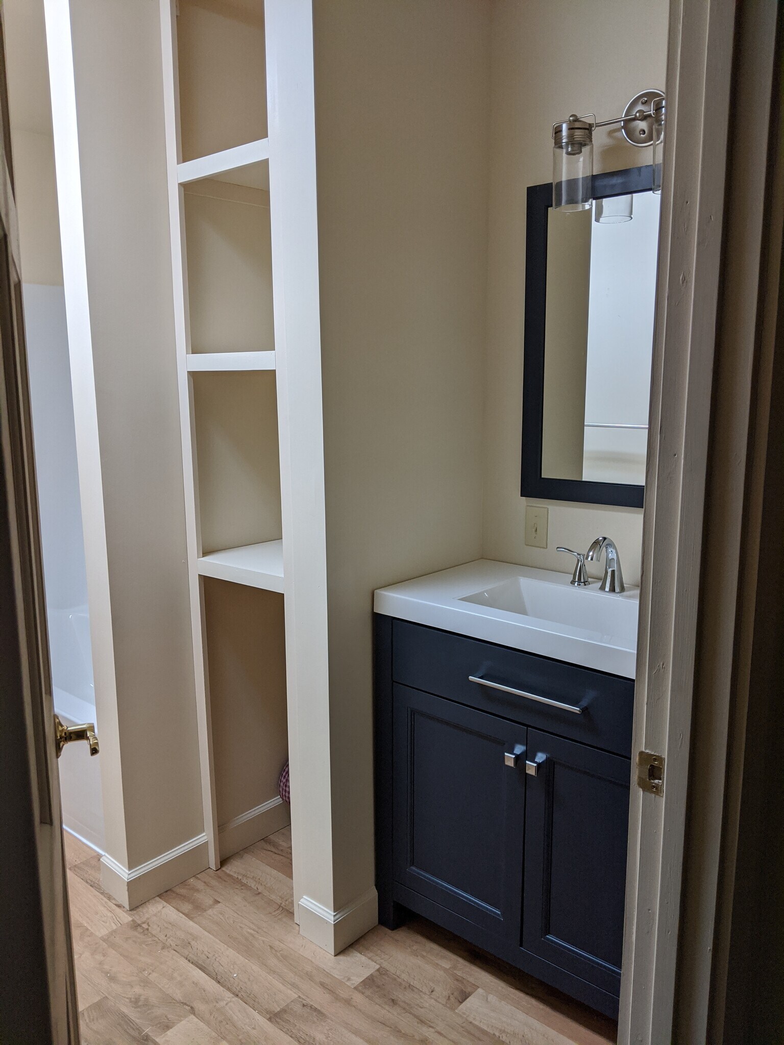 Building Photo - 412 Main St