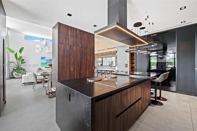 Building Photo - 655 Layne Blvd