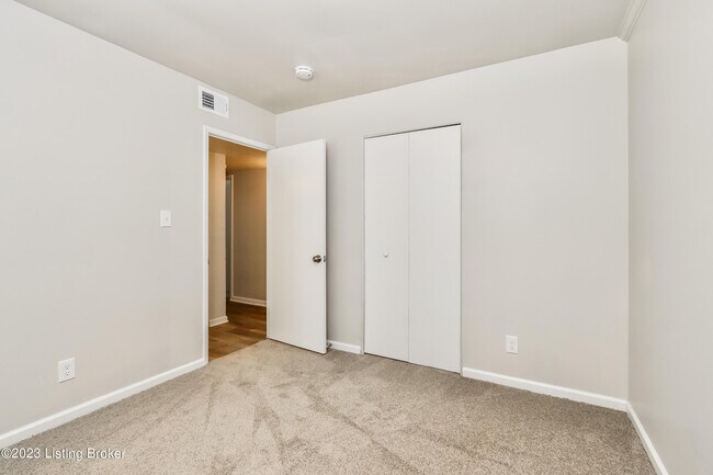 Building Photo - 413 Mac Brae Rd