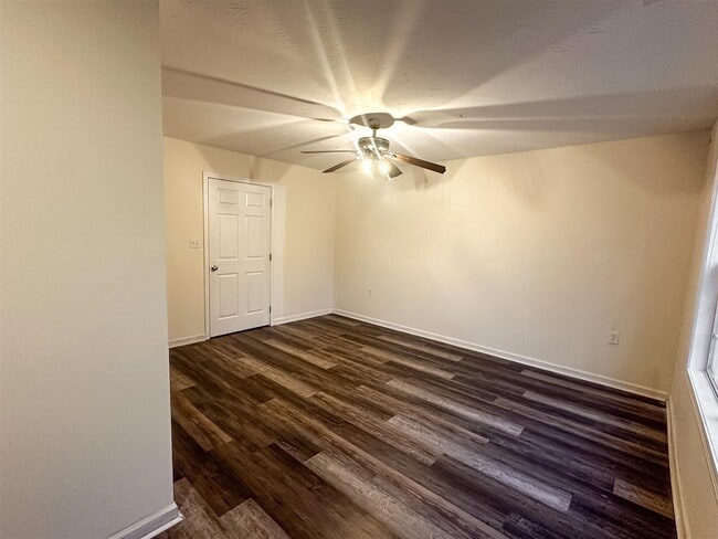 Building Photo - 1225 N Lee Dr