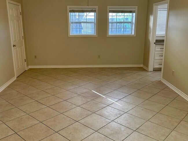 Building Photo - 5659 Lymbar Dr