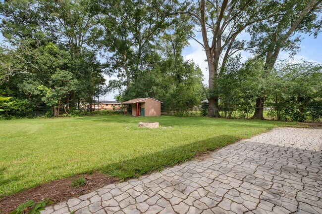 Building Photo - 310 Lancaster Dr