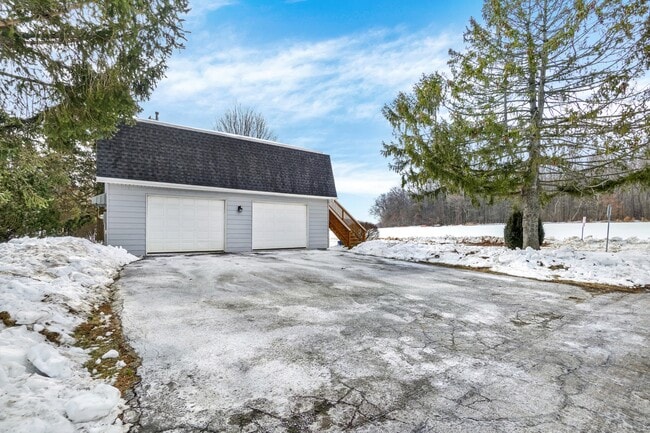 Building Photo - 25 Boundary Dr