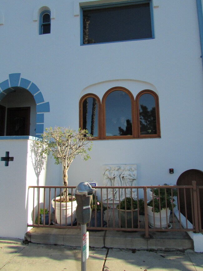 Unit Available - 2217 Ocean Ave. - 2213 Ocean Ave
