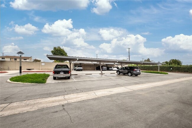 Building Photo - 4792 Larwin Ave