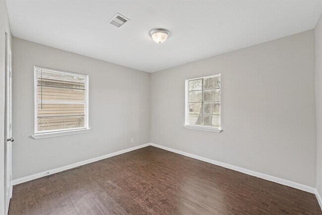 Building Photo - 9133 Woodlyn Rd
