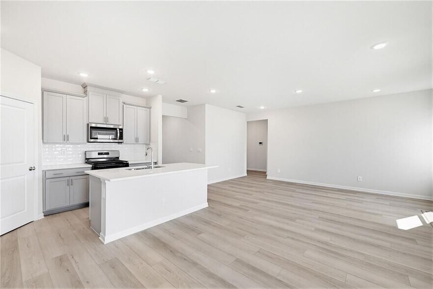 Building Photo - 7768 Richmond Trl