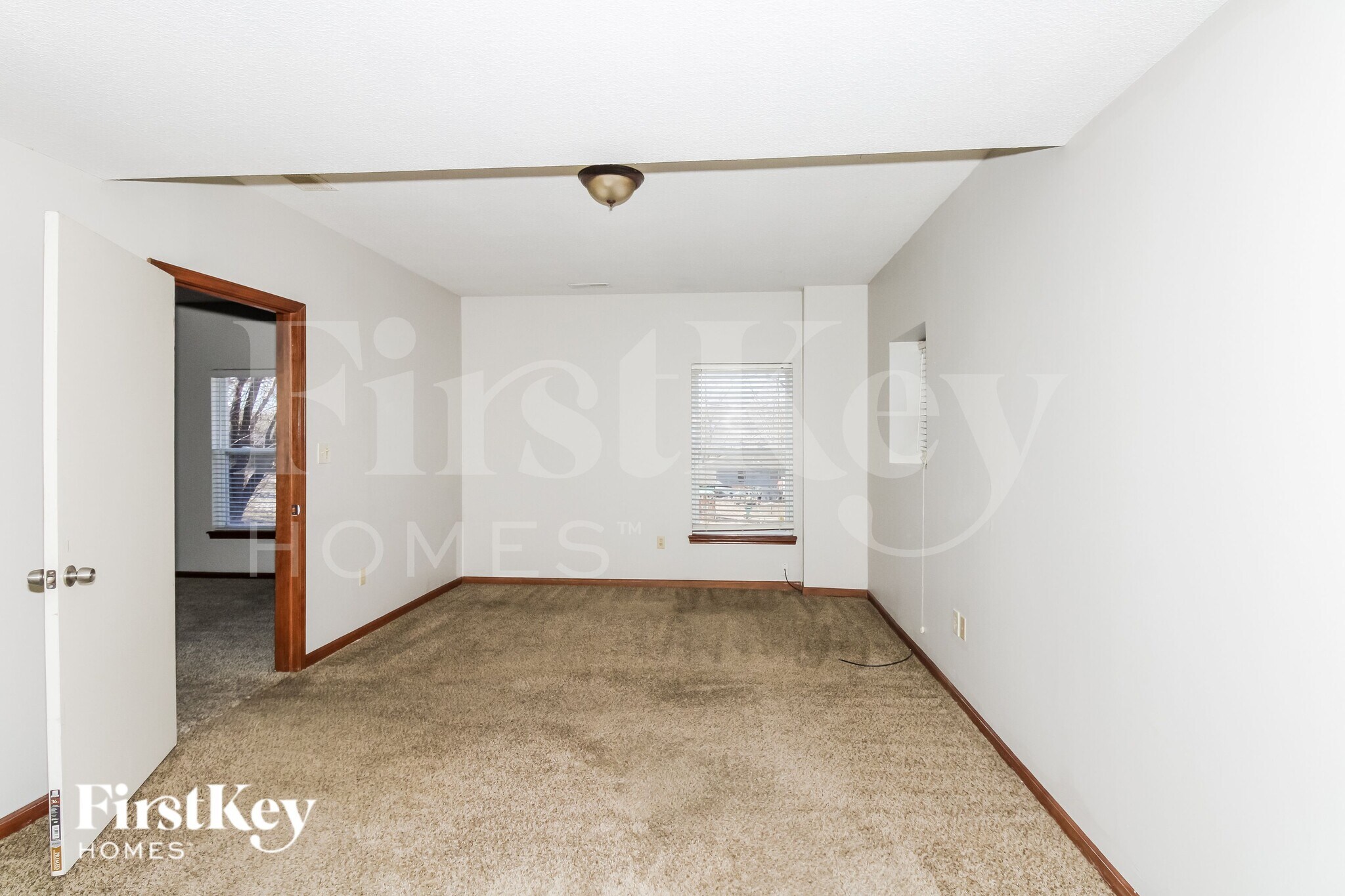 Building Photo - 410 N Titus Ave