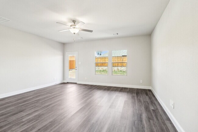 Building Photo - 2113 Gustavus Dr