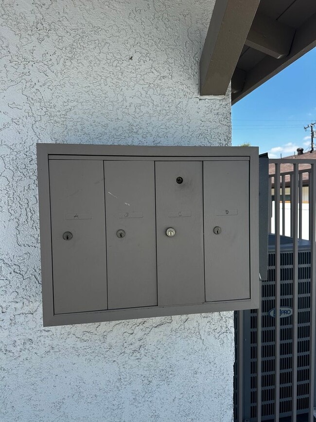 Building Photo - 301 N Tustin Ave