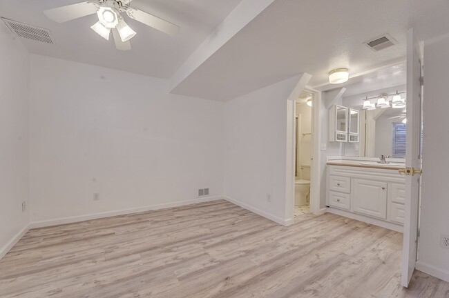 Building Photo - Beautiful 4 bed, 3.5 bath Home in Fort Col...