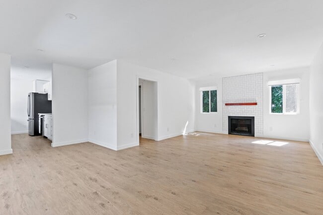 Building Photo - 10795 Woodbine