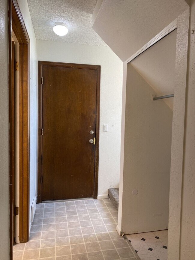 Building Photo - STUDENTS WELCOME! 4 Bed 3 Bath Home in West Ft Collins w/ Garage and Fenced Yard - Lawn Care Incl...