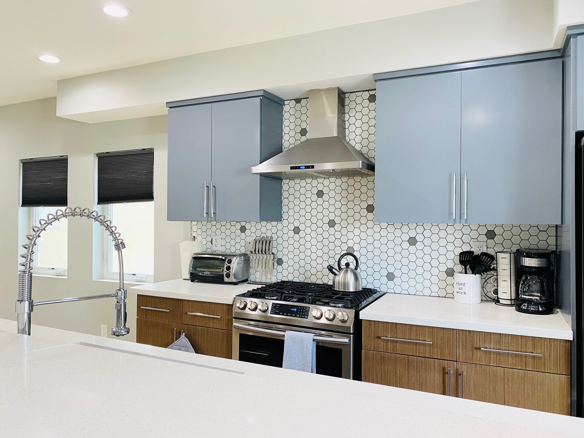 Building Photo - 855 N McCadden Pl