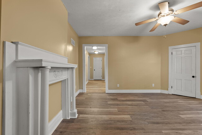 Building Photo - 216 N 2nd St