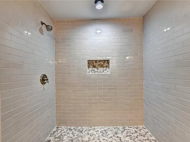 Building Photo - Spacious 5BR/3.5 BA Renovated Home Near Beltline with Off-Street Parking