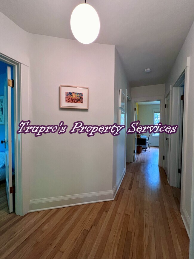 Building Photo - 13844 S Log Cabin Rd