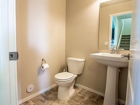 Building Photo - Beautiful 4BR, 2.5BTH, 3-Story Home in Post Falls