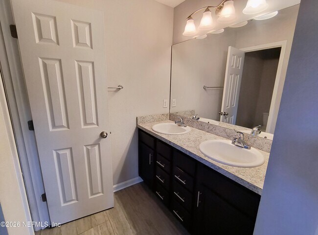 Building Photo - 1211 Sarahs Landing Dr
