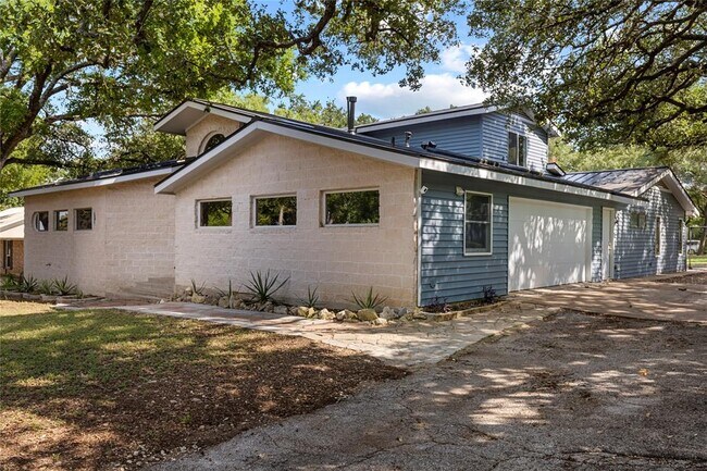 Building Photo - 2101 Mimosa Dr