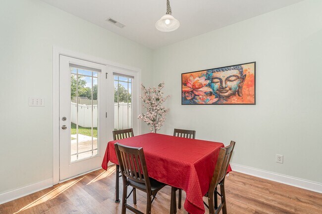 Building Photo - Beautiful 4/3 in High Point