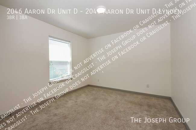 Building Photo - 2046 Aaron Dr