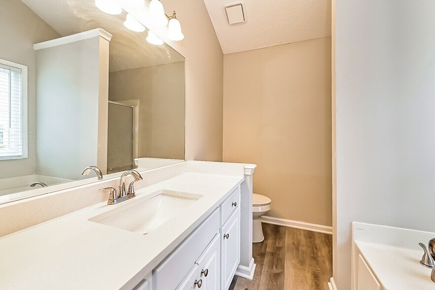 Building Photo - 125 Gingerbread Pl