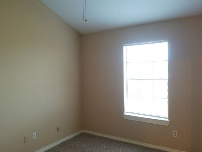 Building Photo - 1818 Rodd Field Rd