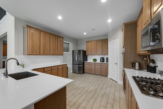 Building Photo - 1569 Sunrise Gables Dr