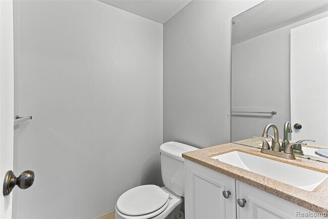 Building Photo - 3374 Burbank Dr