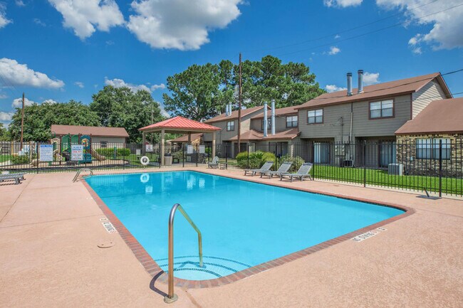 Building Photo - 5550 Folsom Dr