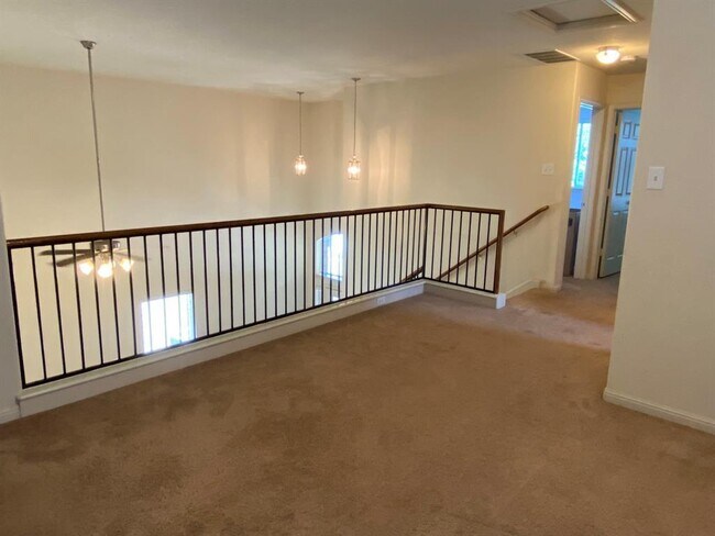 Building Photo - 2221 Nestlewood Dr