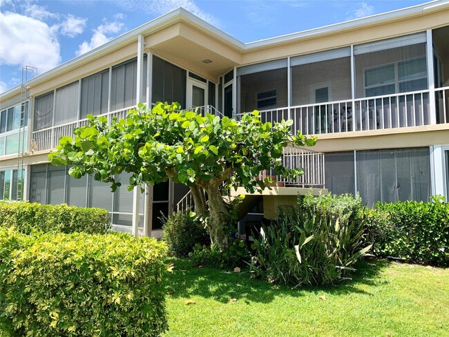 Building Photo - 930 Osceola Dr