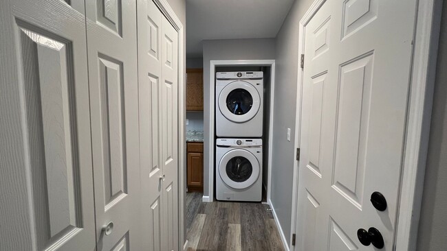 Building Photo - A charming ground floor apartment with (2)...