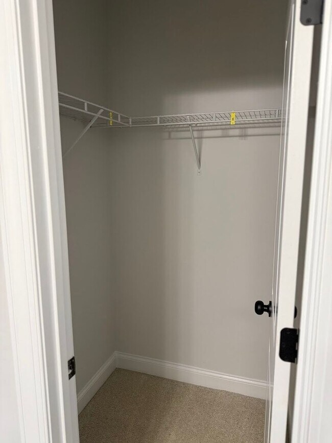 Building Photo - Spacious 5BR House in Buford