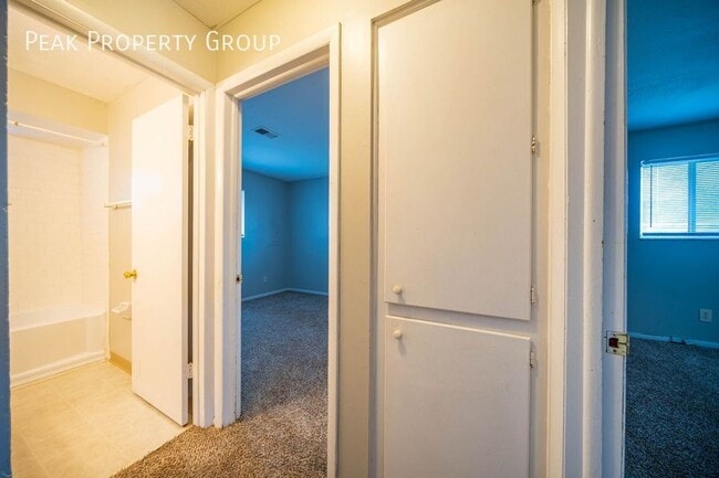 Building Photo - 311 E Jenkins Ave