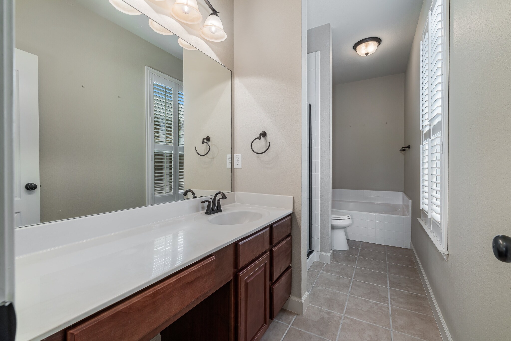 Building Photo - 5708 Sapphire Pool Trl