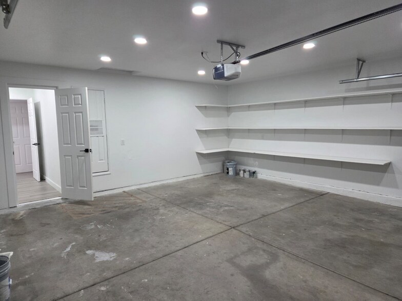 Building Photo - 4885 N Arnold Dr