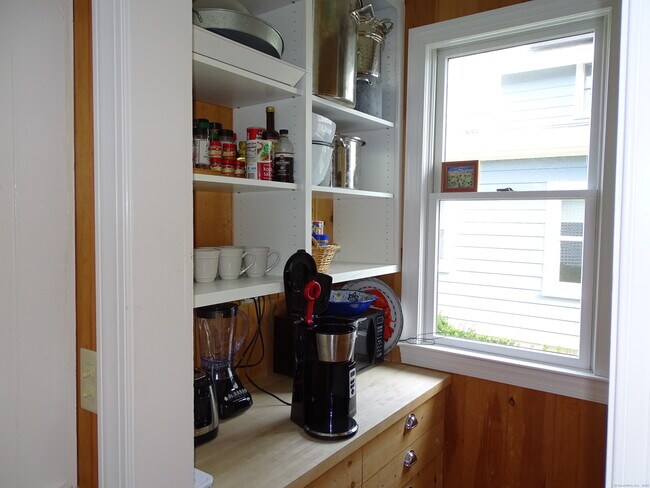 Building Photo - 187 Linden Ave