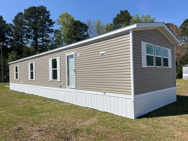 Building Photo - 17920 Brandon Rd