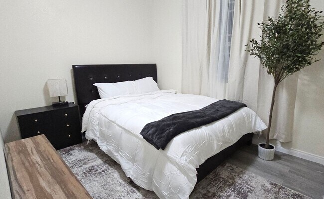 Building Photo - Charming 4BR House in Los Angeles