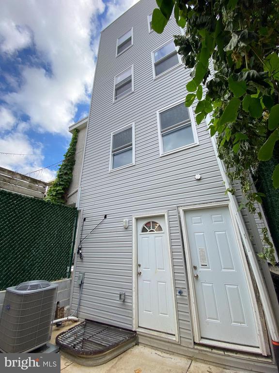 Building Photo - 1715 W Berks St