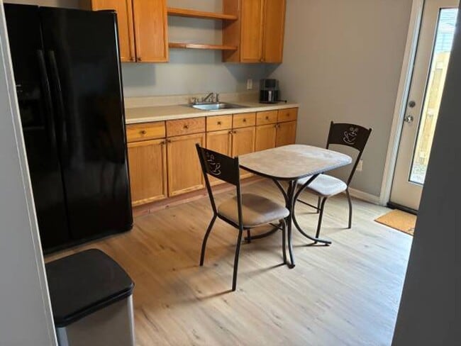 Building Photo - Charming 1-bedroom, 1-bath apartment in Wilmington, NC offering convenient living with utilities ...