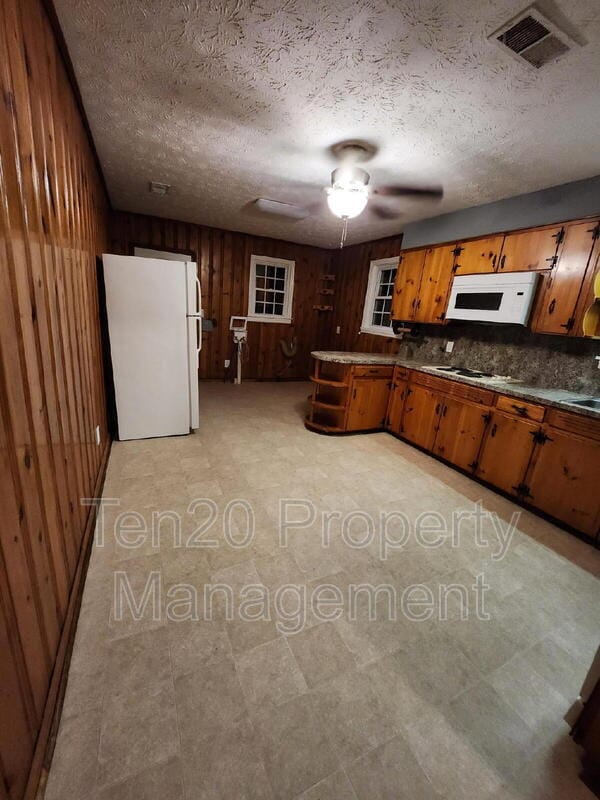 Building Photo - 411 20th Ave