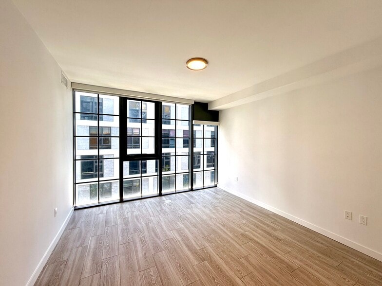 Building Photo - 558 NW 30th St