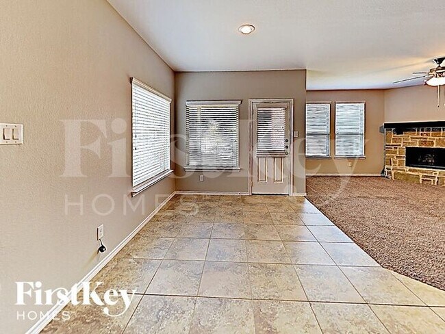 Building Photo - 1724 Henderson Dr