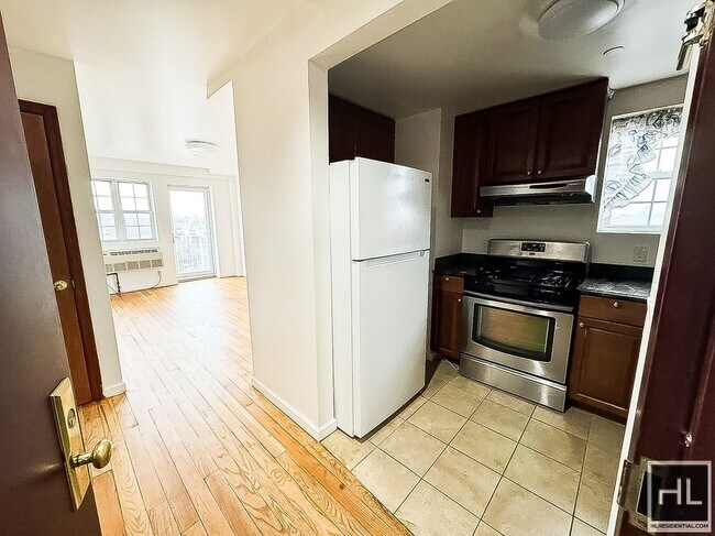 Building Photo - 175th St, Jamaica