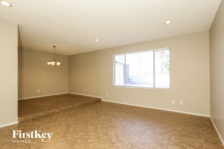 Building Photo - 4054 W Mission Ln